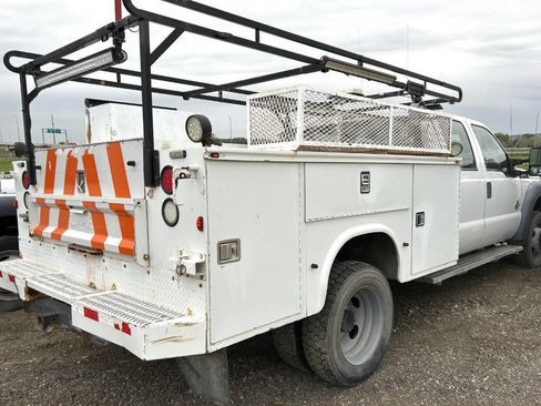 Used 2011 Ford F450 XL w/ High Capacity Trailer Tow Pkg image 3