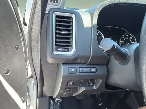 Used 2024 Nissan Frontier SV w/ SV Convenience Package RWD image 22