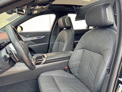 Used 2023 BMW 760i xDrive AWD/4WD image 53