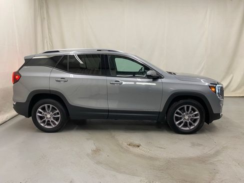 Used 2024 GMC Terrain SLT AWD/4WD image 9