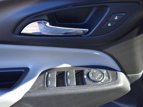 Used 2020 Chevrolet Equinox LT image 11