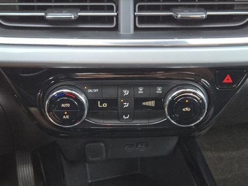 Used 2025 Chevrolet Trax LT FWD image 20