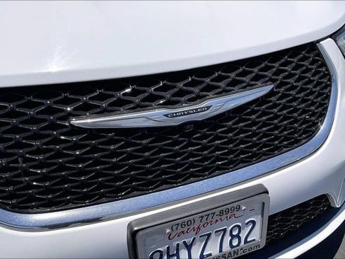 Used 2023 Chrysler Pacifica Touring-L FWD image 30