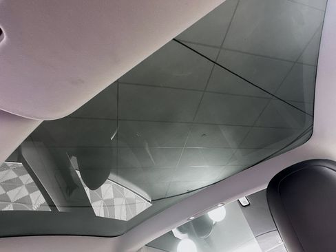 Used 2018 Tesla Model 3 Long Range image 25