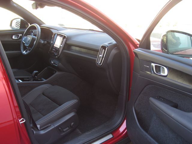 Used 2023 Volvo C40 P8 Recharge Ultimate w/ Protection Package Premier AWD/4WD image 17