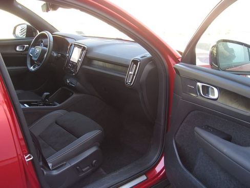 Used 2023 Volvo C40 P8 Recharge Ultimate w/ Protection Package Premier AWD/4WD image 17