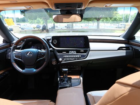 Used 2022 Lexus ES 350 Ultra Luxury w/ Accessory Package 2 FWD image 17