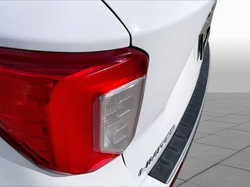 Used 2021 Ford Explorer Limited w/ Equipment Group 301A RWD image 25