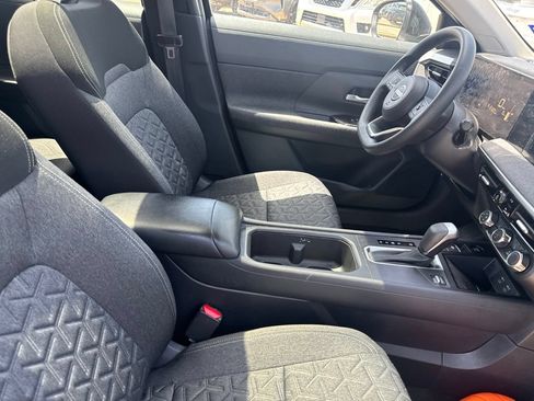 Used 2025 Nissan Kicks SV w/ SV Premium Package FWD image 26