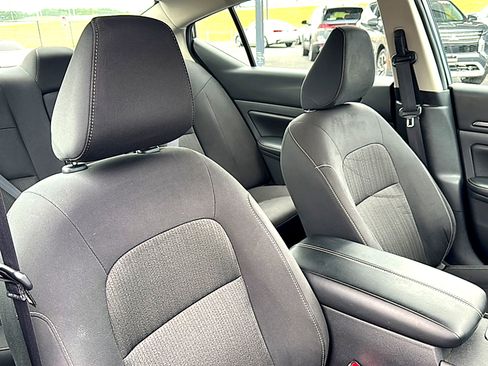 Used 2025 Nissan Altima 2.5 SV FWD image 24