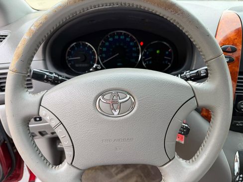 Used 2008 Toyota Sienna XLE Limited image 18