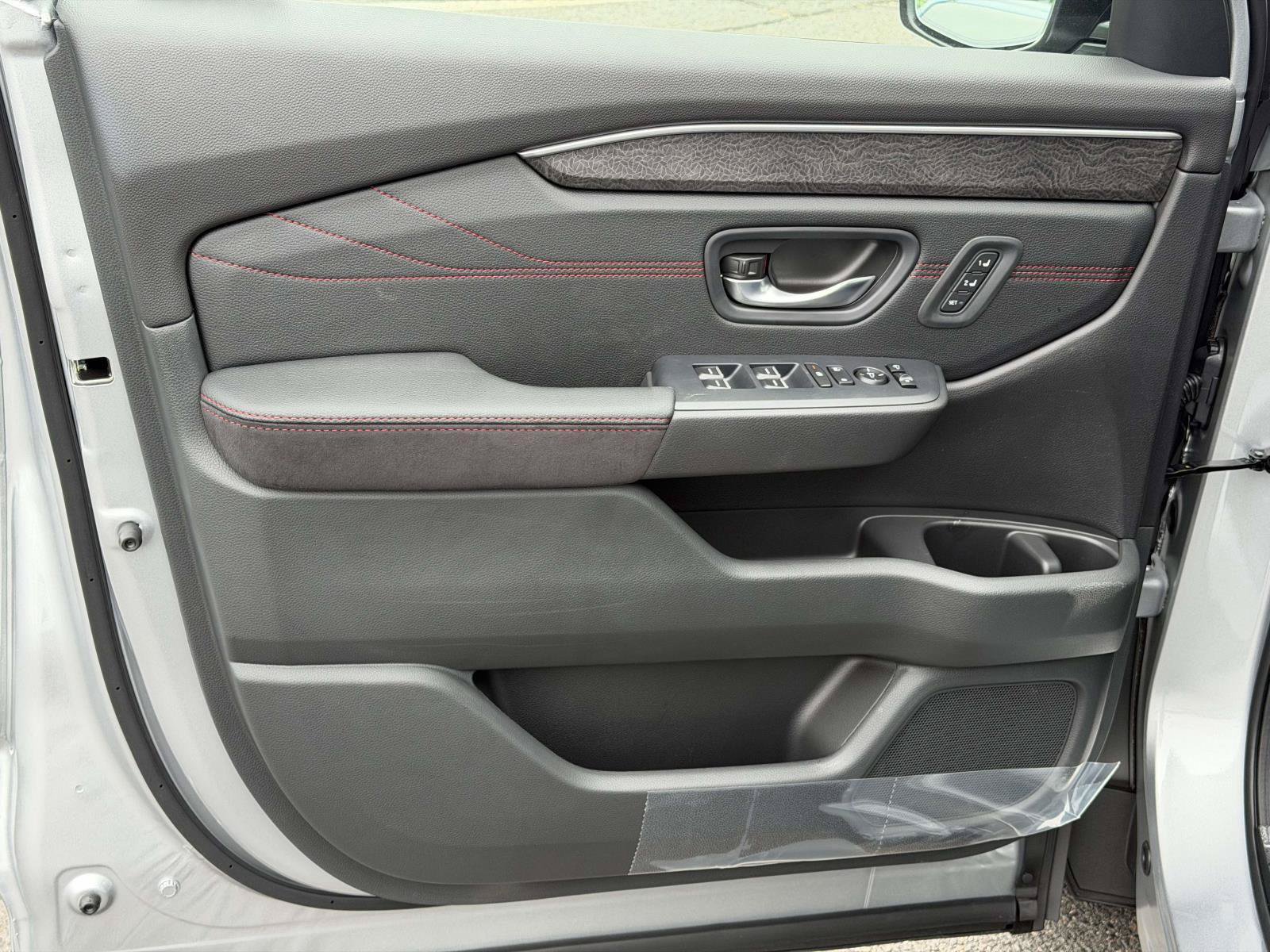 New 2026 Honda Pilot Black Edition image 6