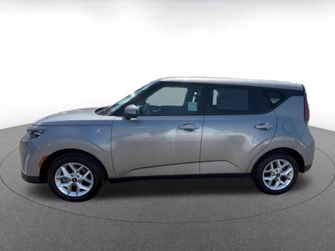 Used 2025 Kia Soul LX w/ LX Technology Package FWD image 9