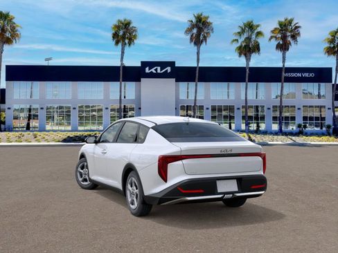 New 2025 Kia K4 LXS image 4