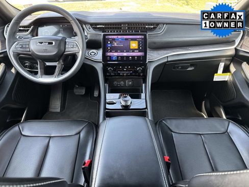 Used 2025 Jeep Grand Cherokee L Limited w/ Luxury Tech Group II image 17