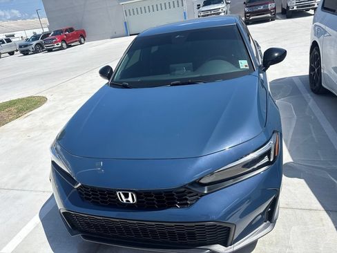 Used 2025 Honda Civic Sport image 2