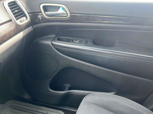 Used 2012 Jeep Grand Cherokee Laredo w/ Laredo E Group image 21