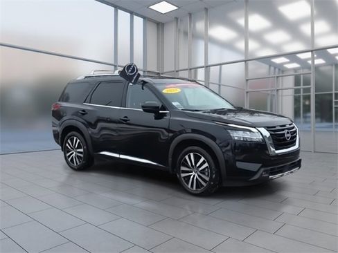Certified 2023 Nissan Pathfinder Platinum image 2