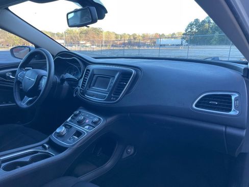 Used 2016 Chrysler 200 Limited image 22