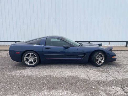 Used 2000 Chevrolet Corvette Coupe w/ Roof Pkg RWD image 4