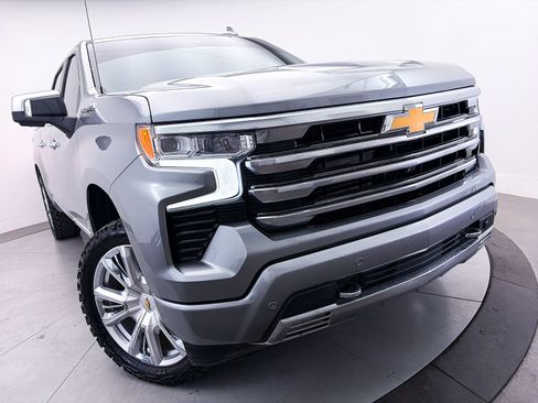 Used 2023 Chevrolet Silverado 1500 High Country w/ Technology Package AWD/4WD image 4