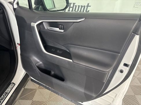 Used 2025 Toyota RAV4 XLE w/ Convenience Package AWD/4WD image 27