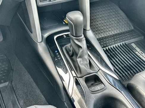 Used 2022 Toyota Corolla Cross XLE image 23