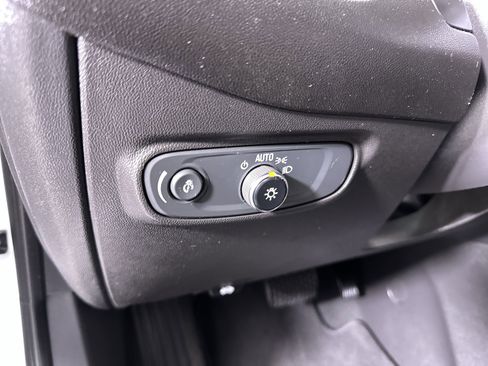 Used 2023 Chevrolet Equinox LT image 54