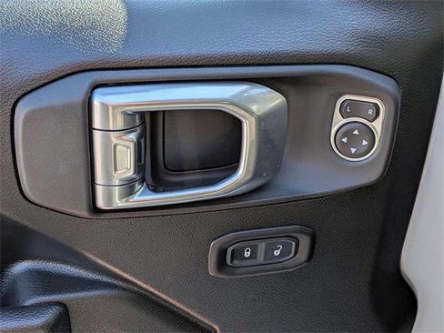 Used 2023 Jeep Gladiator Sport image 13