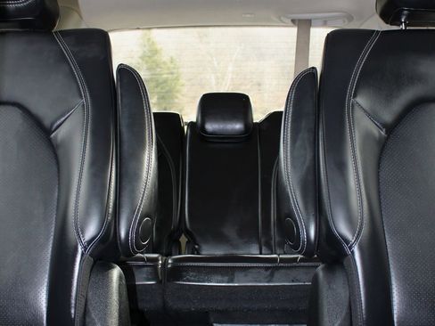 Used 2023 Chrysler Pacifica Touring-L image 20