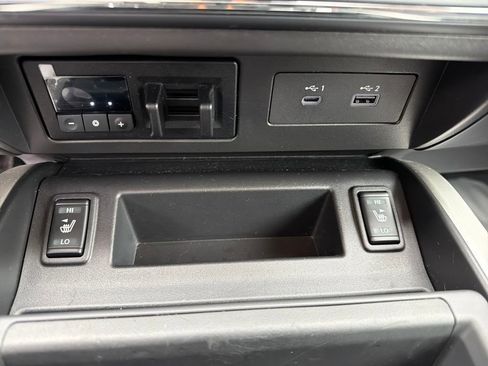 Used 2024 Nissan Titan SV w/ SV Convenience Package image 30