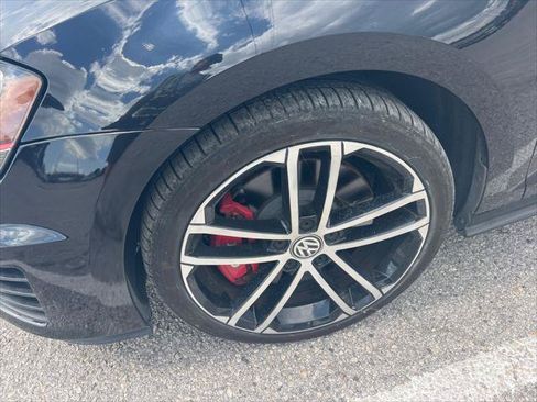 Used 2017 Volkswagen GTI SE FWD image 9