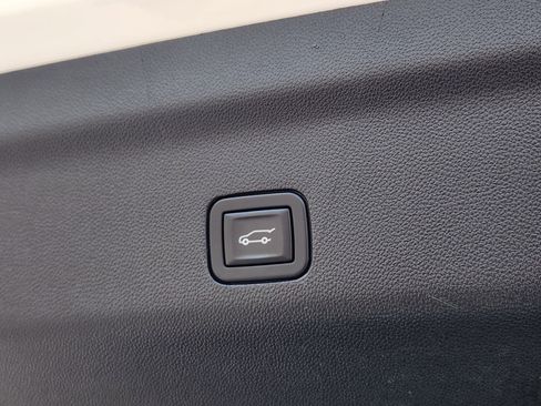 Used 2023 Cadillac Escalade ESV Sport w/ LPO, ONYX Package image 33