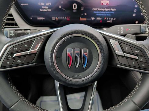 Used 2025 Buick Envision Preferred image 10