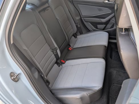 Used 2025 Volkswagen Jetta SE w/ Sunroof Package FWD image 20