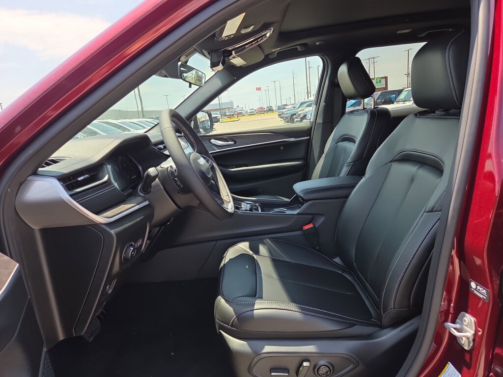 New 2026 Jeep Grand Cherokee Limited w/ Limited Altitude Package RWD image 6
