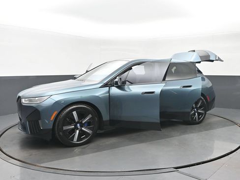 Used 2023 BMW iX xDrive50 w/ Premium Package AWD/4WD image 38