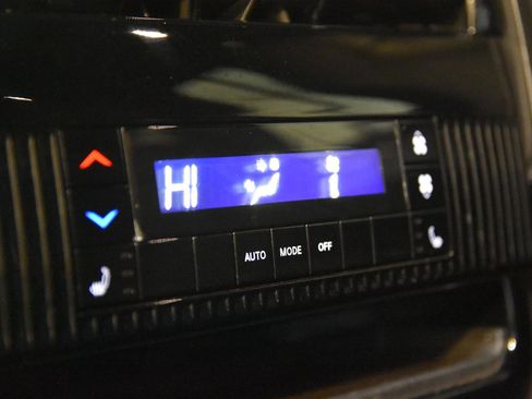 Used 2023 Jeep Wagoneer L Series III RWD image 37