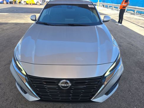 Used 2023 Nissan Altima 2.5 SV FWD image 2