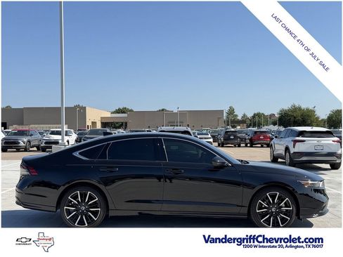 Used 2025 Honda Accord Touring image 3