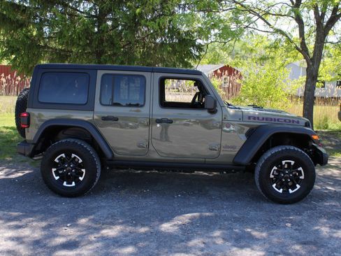Used 2025 Jeep Wrangler Unlimited Rubicon AWD/4WD image 4