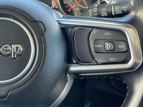 Used 2018 Jeep Wrangler Unlimited Sahara image 27