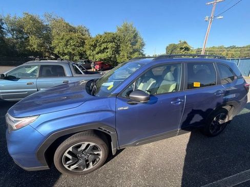 Certified 2025 Subaru Forester Limited w/ Popular Package AWD/4WD image 8