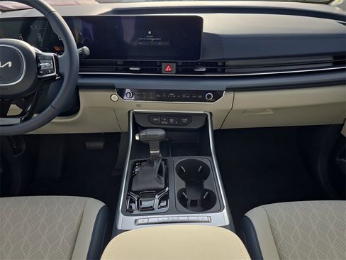 New 2026 Kia Carnival EX image 17