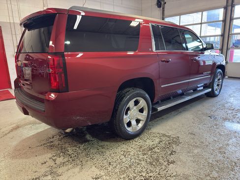 Used 2017 Chevrolet Suburban LT w/ LT Signature Package image 6