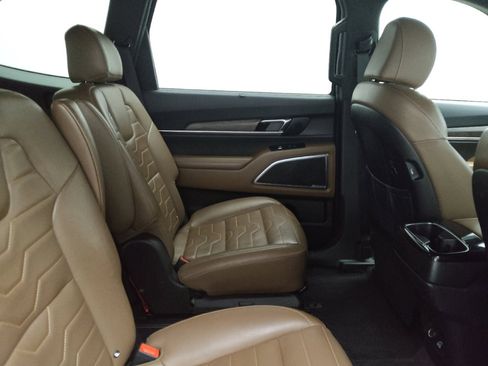 Used 2022 Kia Telluride SX w/ SX Prestige Package image 19