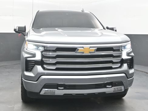 Used 2025 Chevrolet Silverado 1500 High Country AWD/4WD image 3