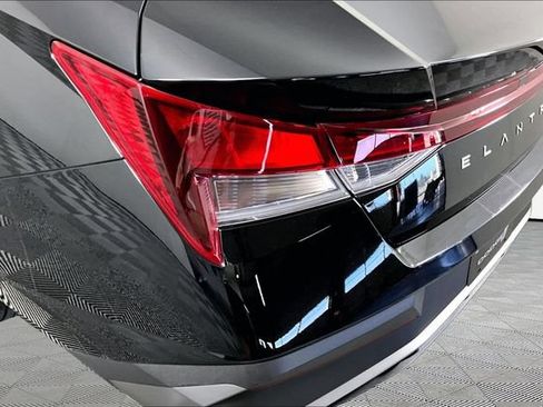 Used 2026 Hyundai Elantra SE FWD image 22