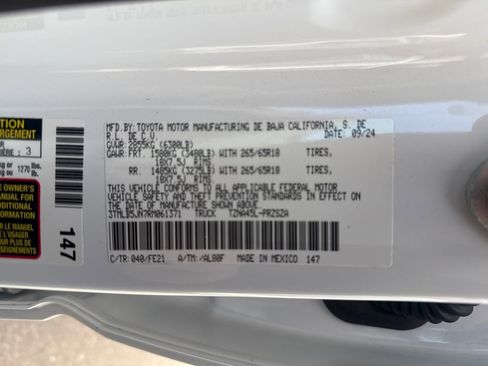 Used 2024 Toyota Tacoma TRD Sport w/ TRD Sport Upgrade Package image 29