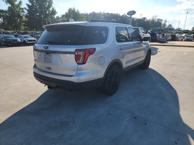 Used 2017 Ford Explorer XLT w/ Equipment Group 202A FWD image 19
